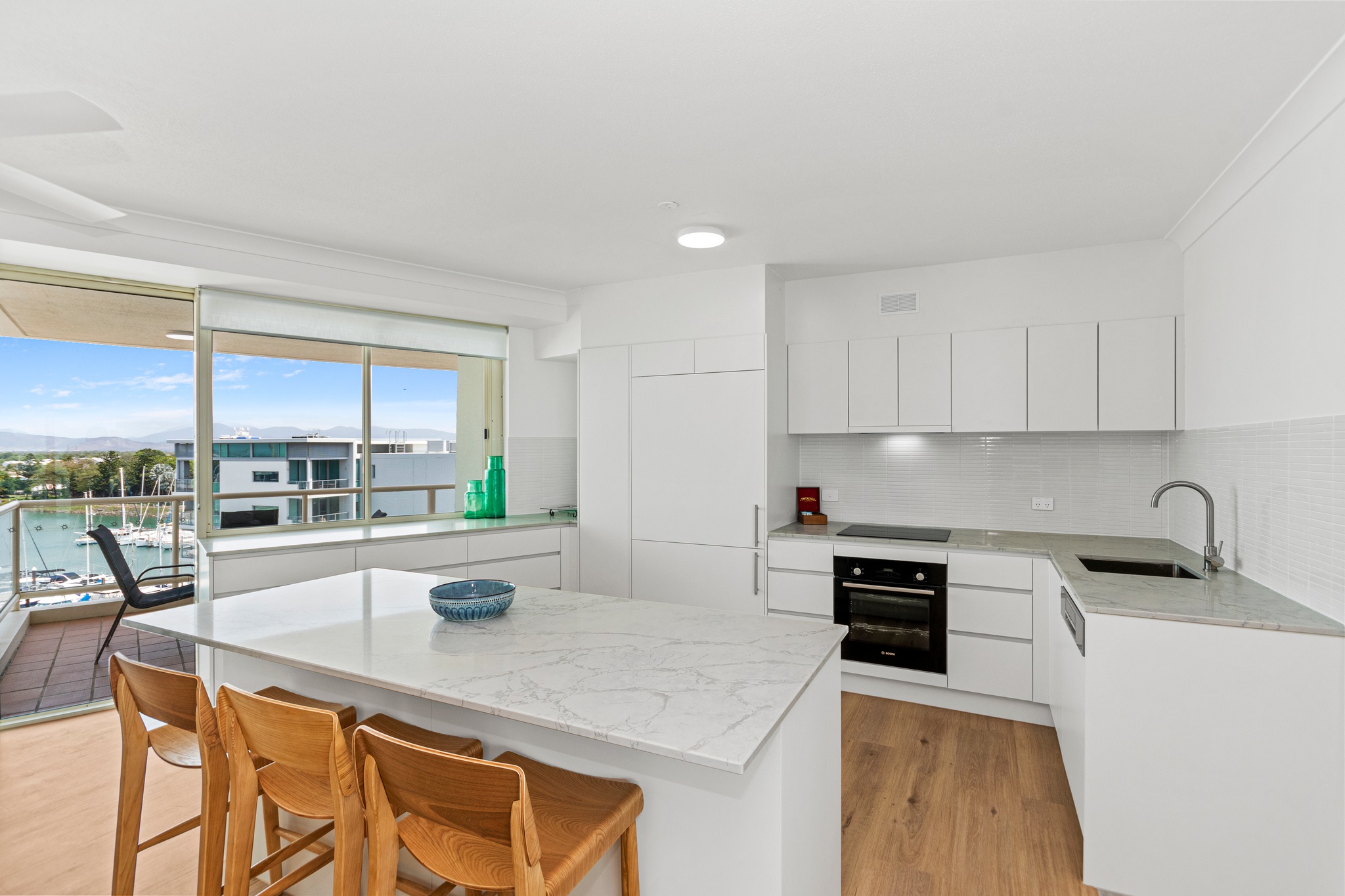 3 Bedroom Accommodation Townsville with kitchen